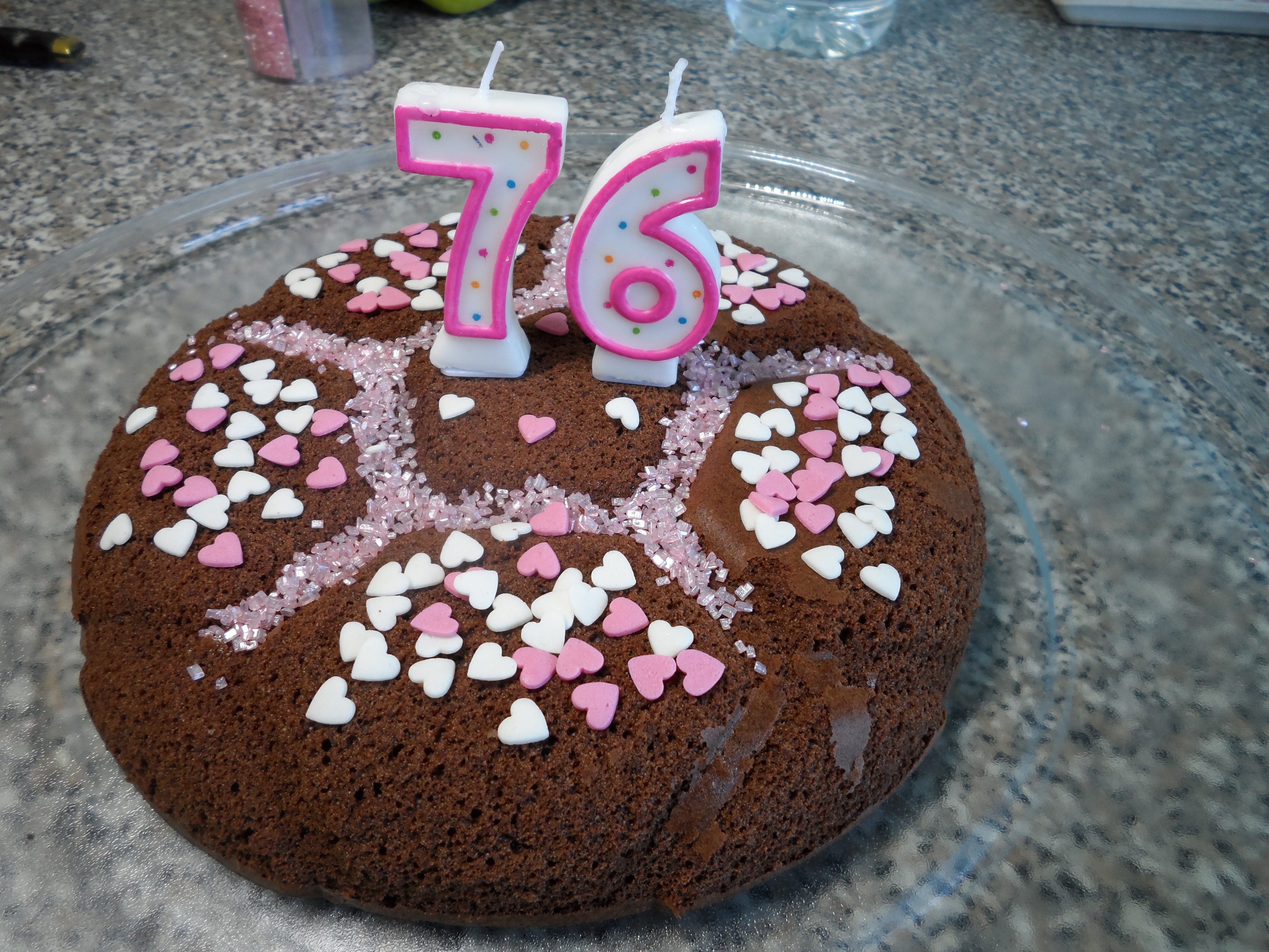 fondant au chocolat : le gâteau démoulé et décoré